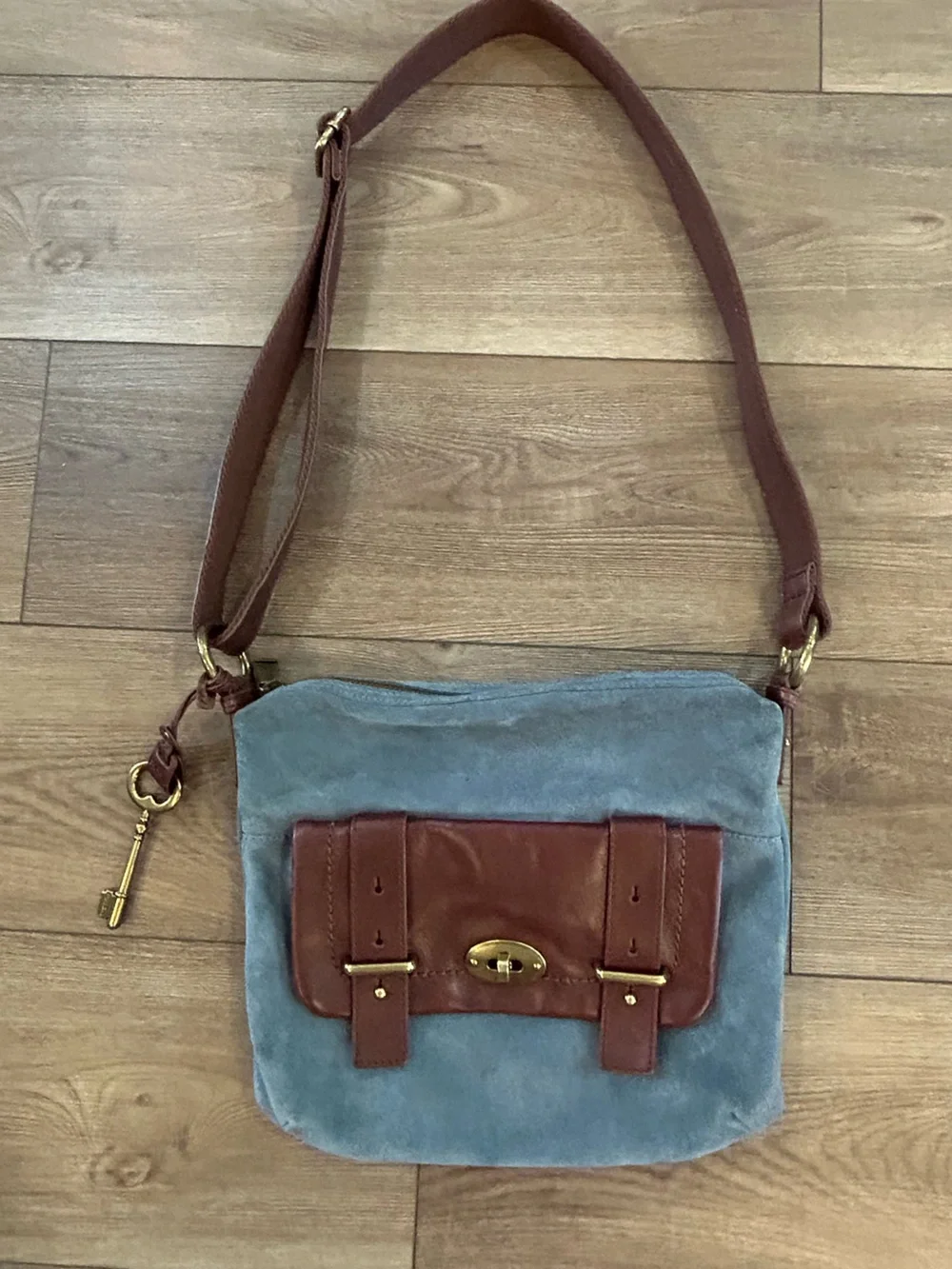 Fossil Long Live Vintage Blue Suede Leather Crossbody Shoulder Bag Key Charm